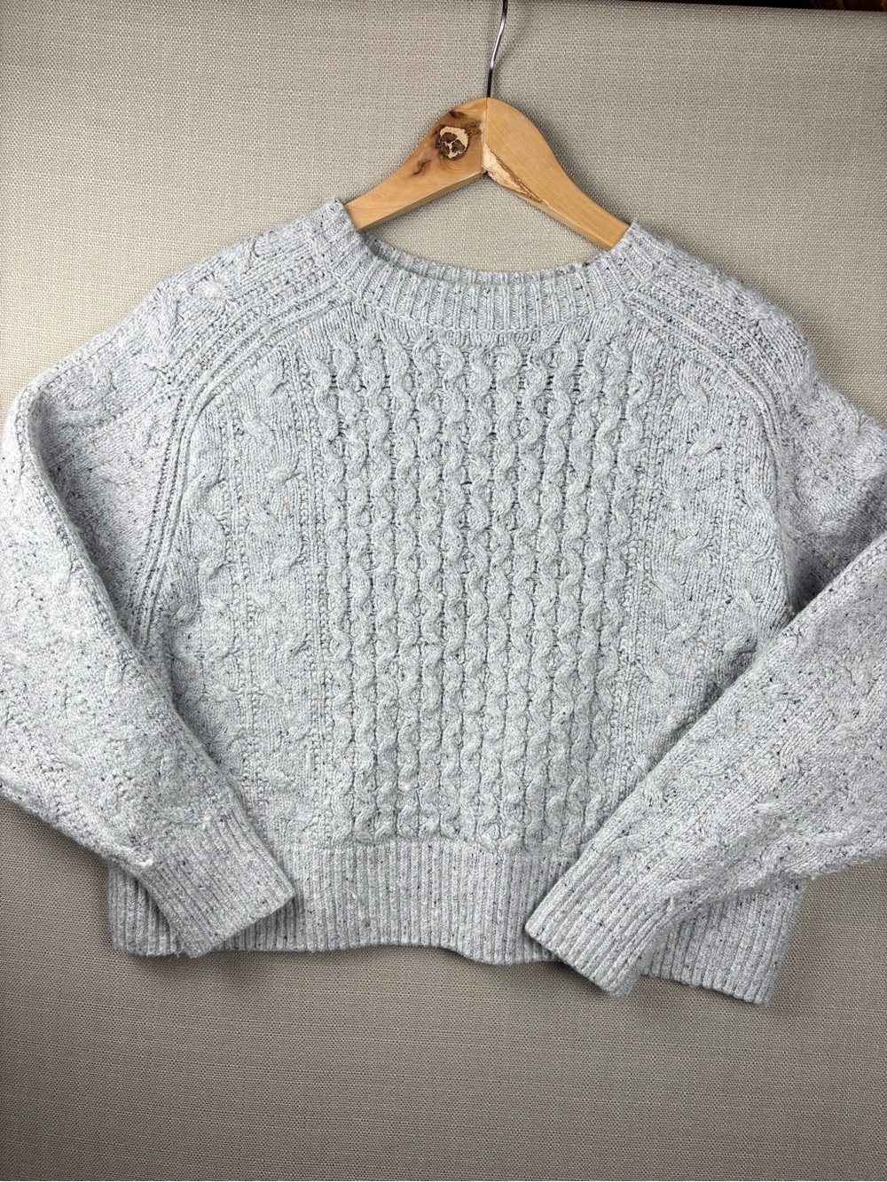 Universal Thread Women’s S Gray Cable Knit Sweater Speckled Donegal Chunky Crop